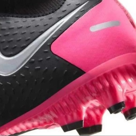 Nike Phantom black and pink soccer shoe - Picture 4 of 5